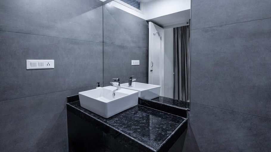 Bathroom 2, Hotel Downtown 17, Chandigarh