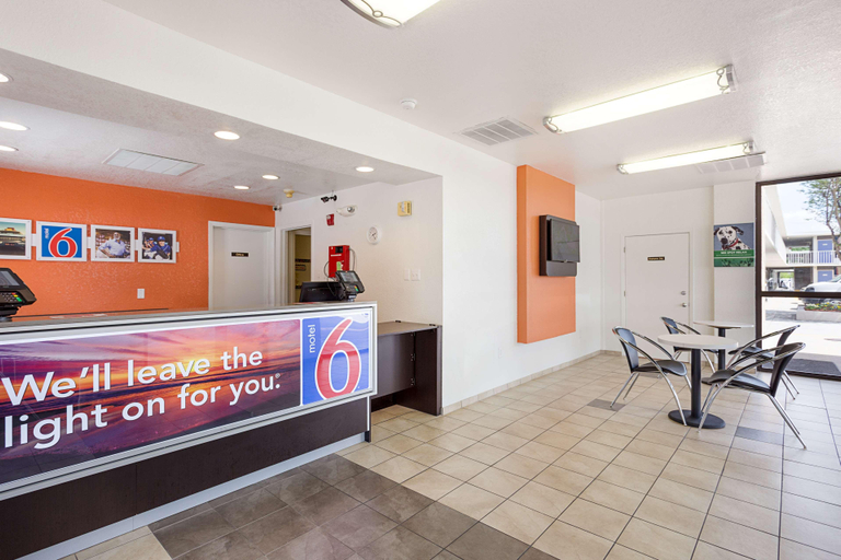 Public Area 2, Motel 6 Baton Rouge, LA - Southeast, East Baton Rouge