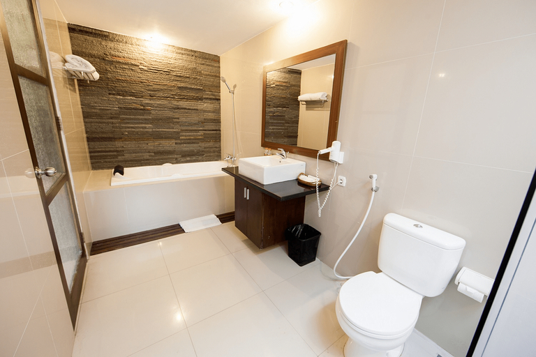 Bathroom 10