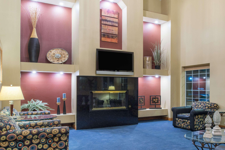 Public Area 2, Ramada by Wyndham Springfield North, Sangamon