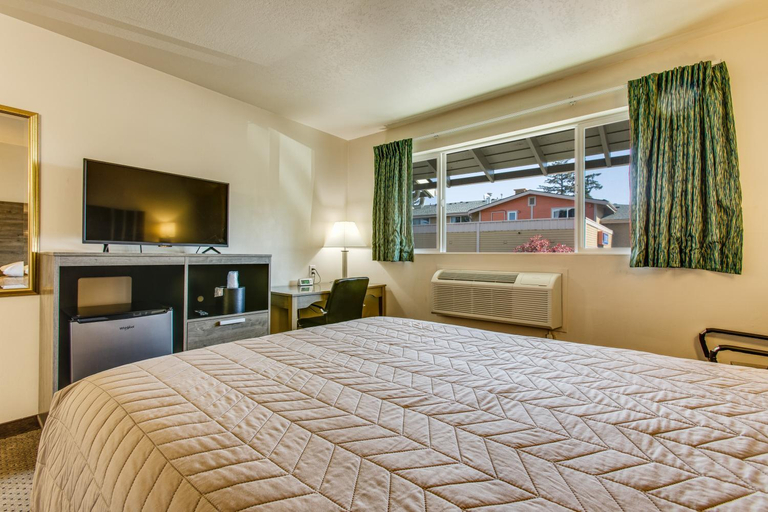 Bedroom 2, Coachman Inn, Whatcom