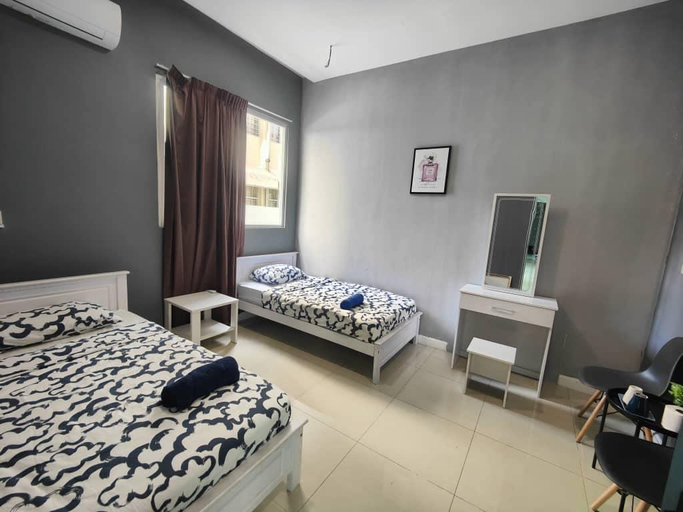 Others 5, George Town Bungalows, Penang Island