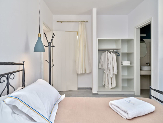 Room 4, Villa Maria - Naoussa Squares Blue Gold Suite, South Aegean
