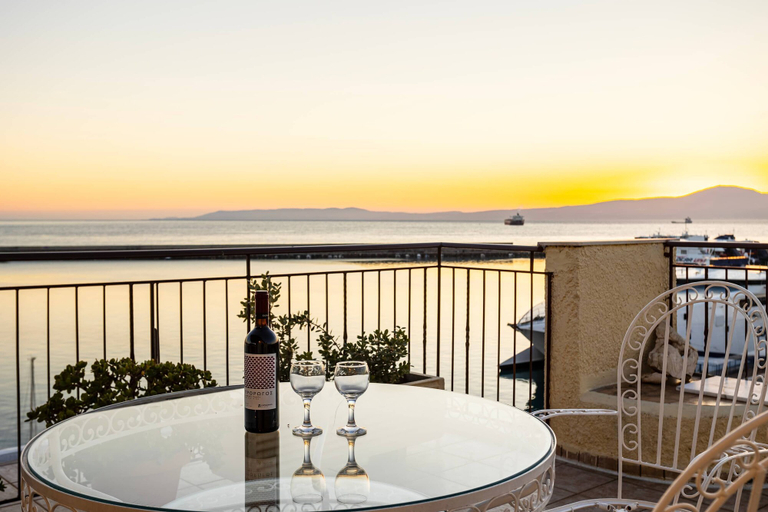 Room 5, Beachfront Sunny Penthouse - Kalamata Seablisss, Peloponnese