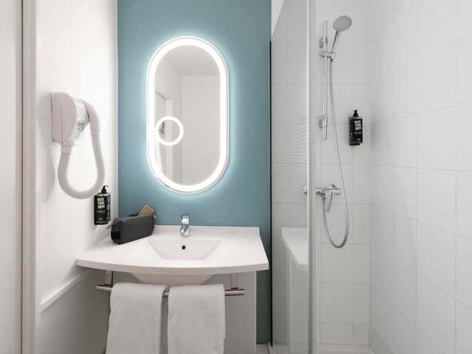 Bathroom 4, ibis Nancy Brabois, Meurthe-et-Moselle