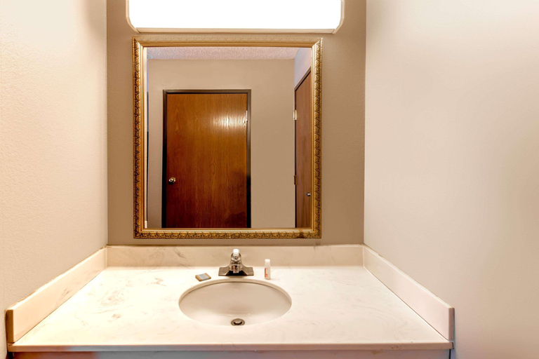 Bathroom 4, Super 8 by Wyndham Frankfort IN, Clinton