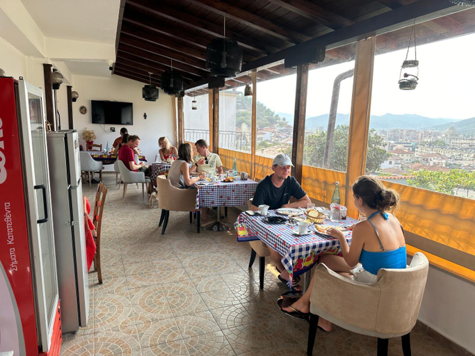 Food & Drinks, Villa Aurel, Beratit
