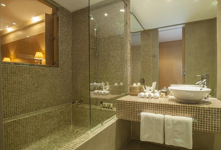 Bathroom 7