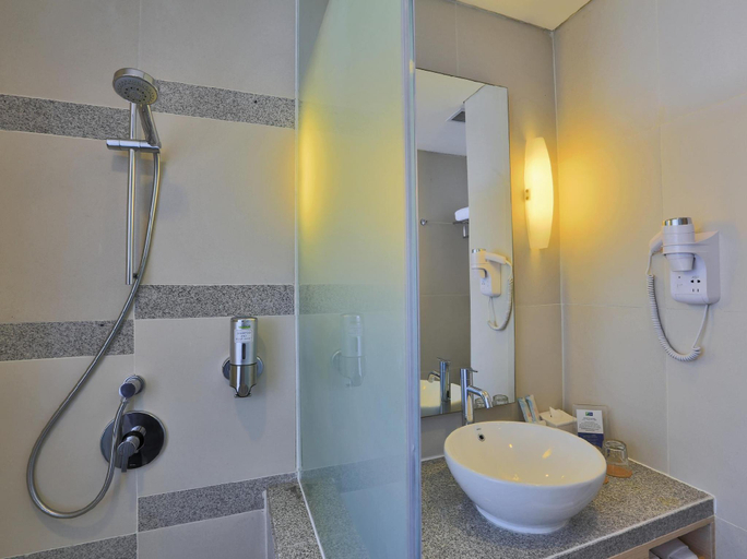 Bathroom 9