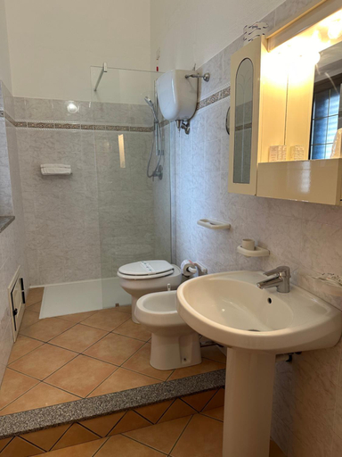Bathroom 4, Residence Hotel La Taverna, Vibo Valentia