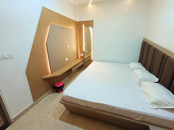 Bedroom 2, Shri Radha Rani Kripa Dham, Mathura