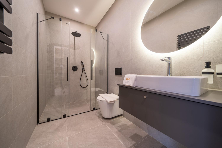 Bathroom 2, Karoly Boutique Suites, Best Location by BQA, Budapesti