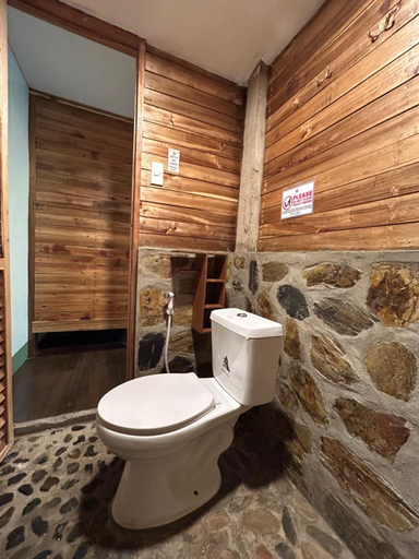 Bathroom 3, Islanders Hostel Port Barton, San Vicente