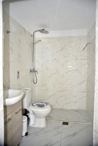 Bathroom 4, Jimmy's Apartments, North Aegean
