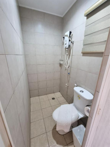 Bathroom 5, Grand Blue Beach, Malay