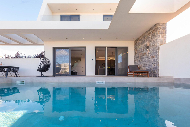 Sport & Beauty 1, Aethra Deluxe Villa With Pool 700m From Beach, Crete