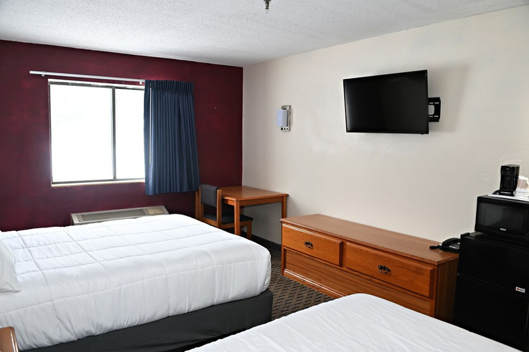 Bedroom 3, Rodeway Inn Hibbing, Saint Louis