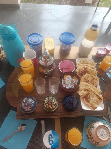 Food & Drinks