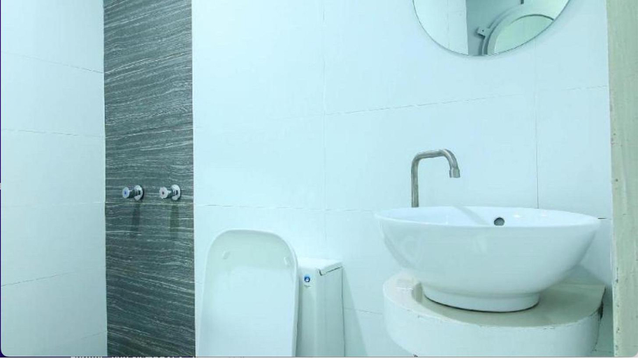 Bathroom 9