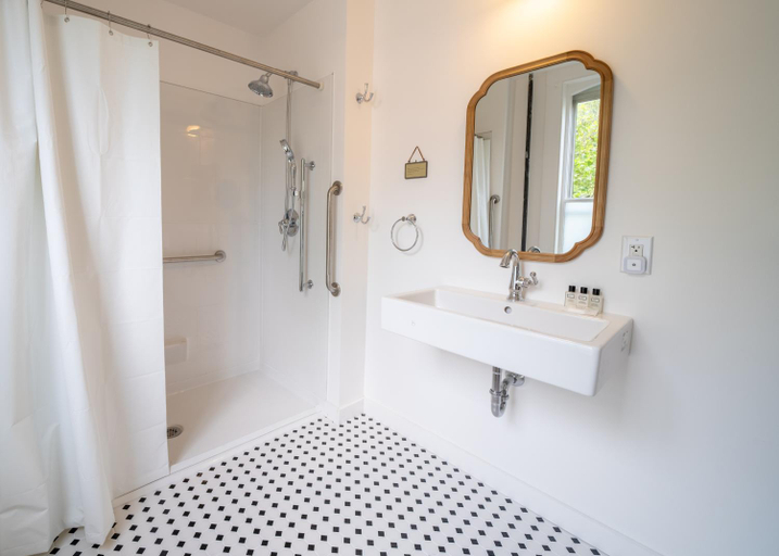 Bathroom 4, Twin Gables of Woodstock, Ulster