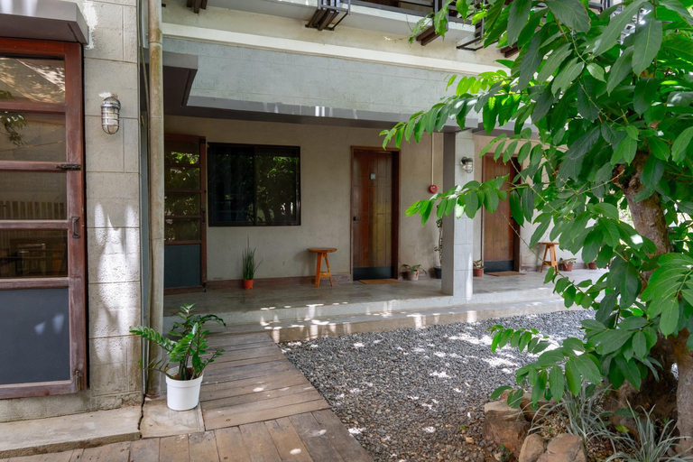 Exterior 5