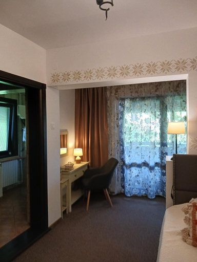 Others 4, Casa Calin, Vama
