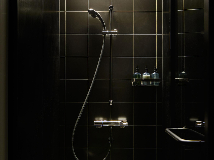 Bathroom 28