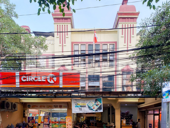 Exterior & Views, Audah Guesthouse Syariah Kuningan RedPartner, South Jakarta