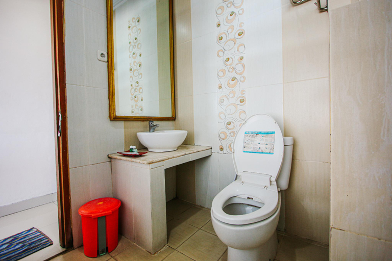Bathroom 13