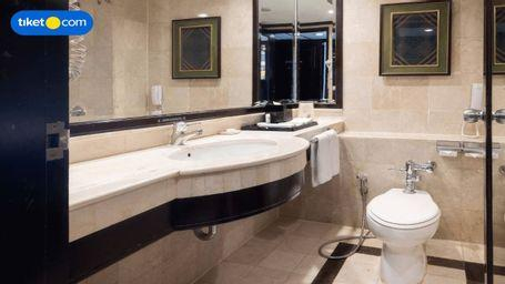Bathroom 14