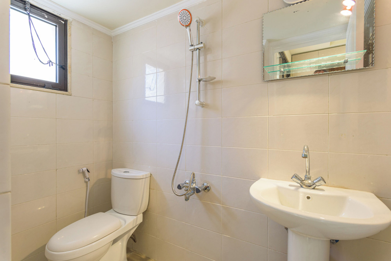 Bathroom 4, Crest - 3 Bedroom Apartment in Hamra, Beirut