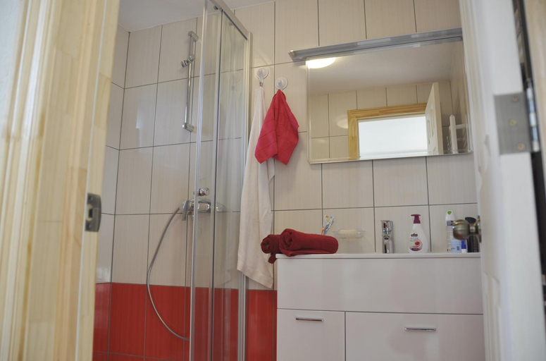 Bathroom 2, Apartments Marina, Makarska