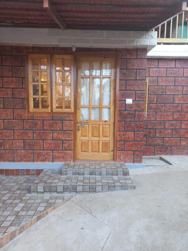 Exterior 4