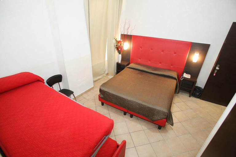 Bedroom 2, Sakura Inn Sanremo, Imperia