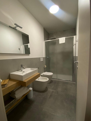 Bathroom 3, Dormi-RE affittacamere, Reggio Nell'Emilia
