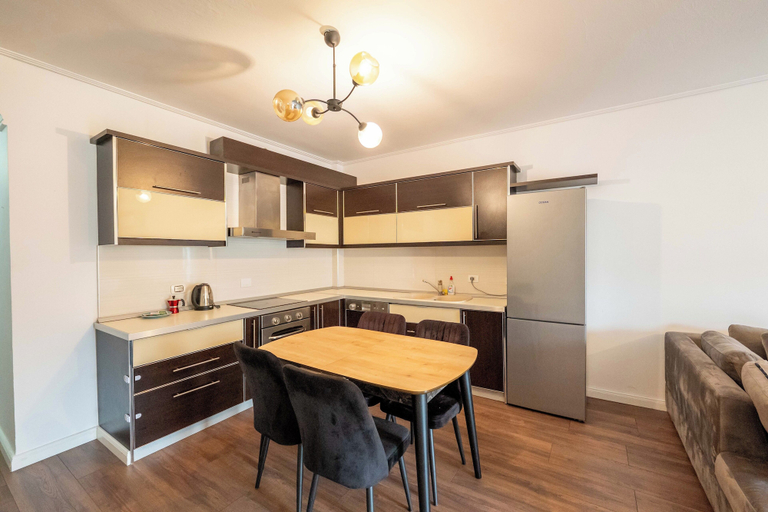 Others 4, Tirent Apartment Komuna Parisit 2, Tiranës