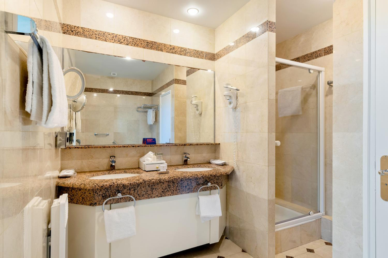 Bathroom 4, Hotel Du Palais Biarritz Part Of Hyatt, Pyrénées-Atlantiques