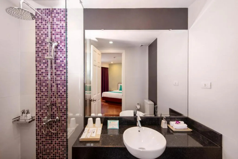 Bathroom 5, Emm Hotel Hue, Huế