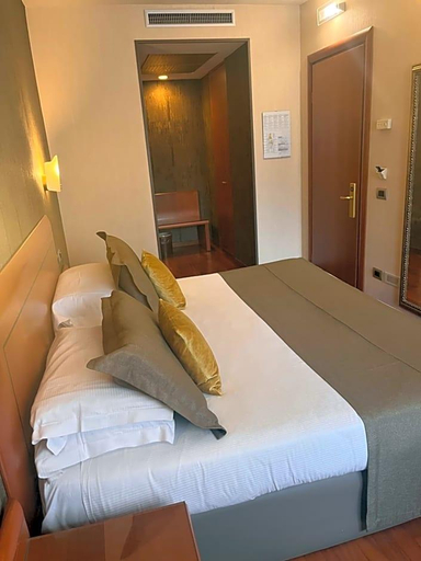 Bedroom 3, Hotel Palace Verona, Verona