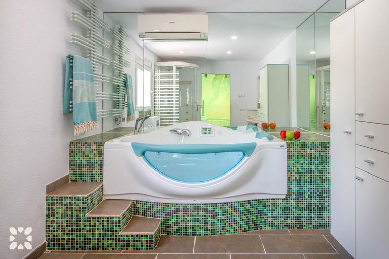 Bathroom 4, Villa La Suerte by Abahana Villas, Alicante
