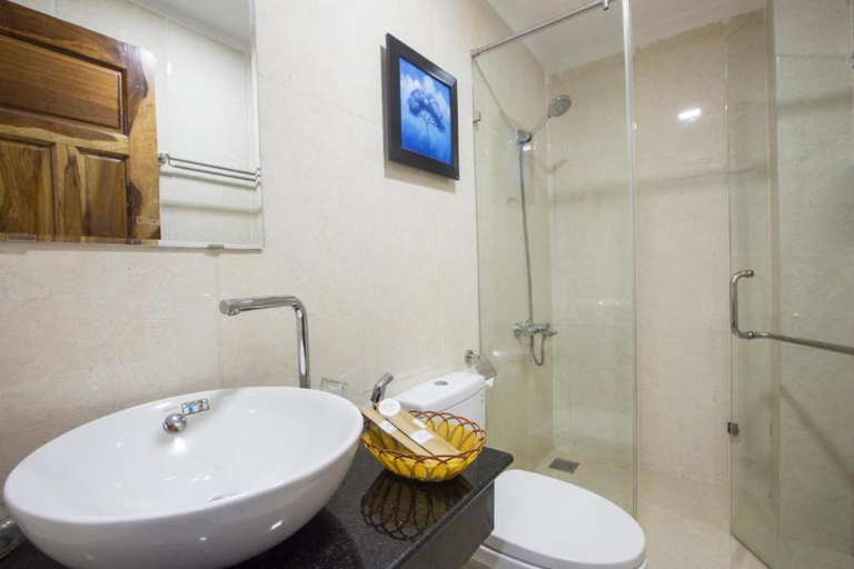 Bathroom 12