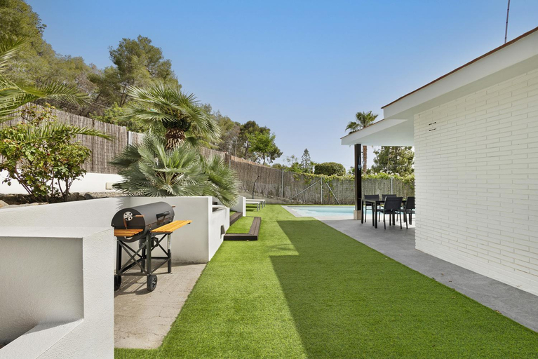 Others 5, Casa-piscina privada en Vallpineda, Barcelona