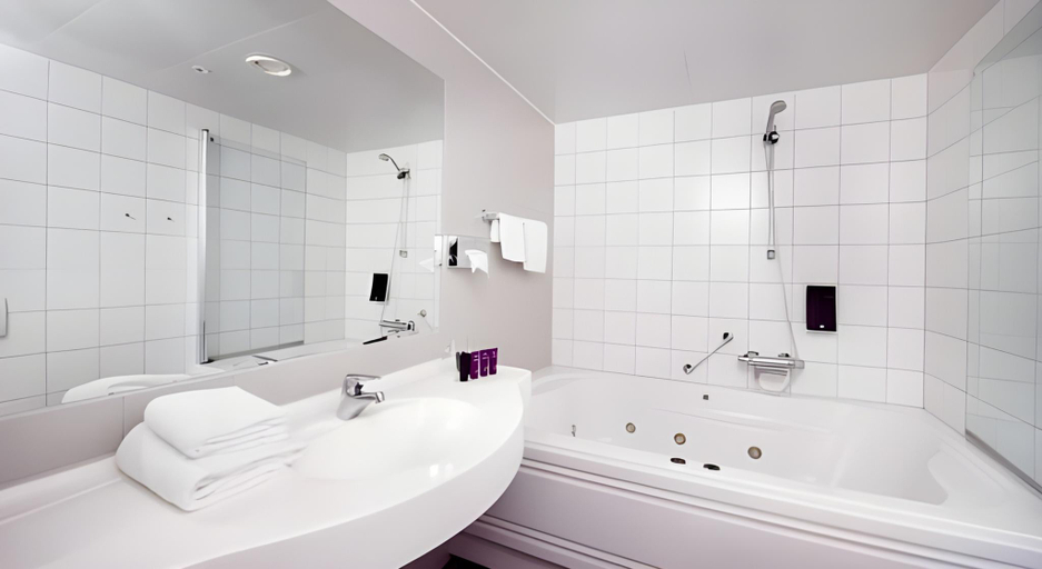 Bathroom 4, Home Hotel Bryggeparken, Skien