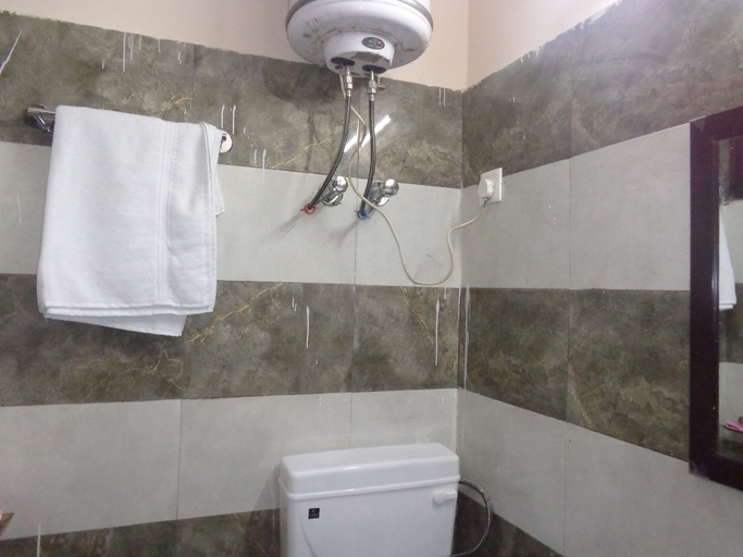 Bathroom, Delhi Inn, Delhi