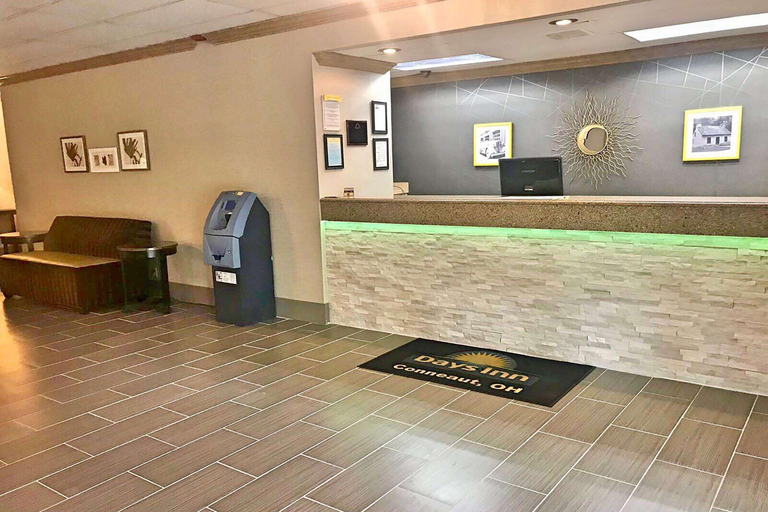Public Area, Days Inn by Wyndham Conneaut, Ashtabula