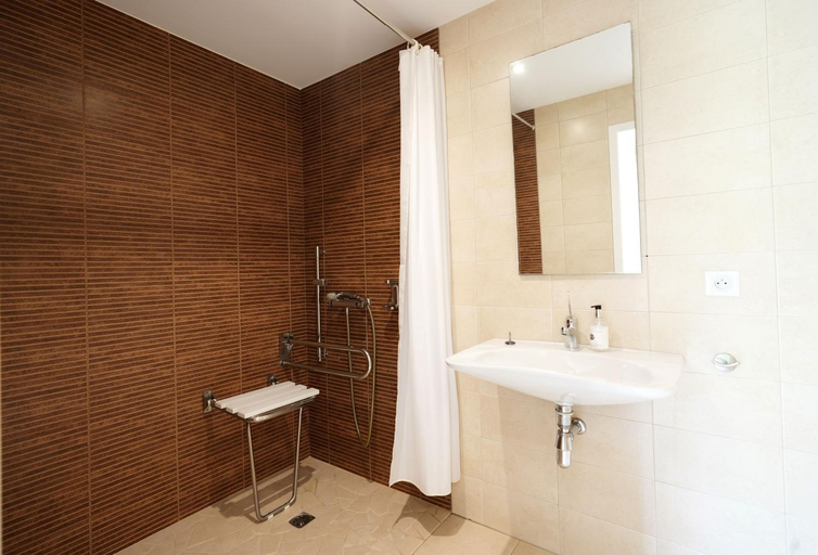 Bathroom 9
