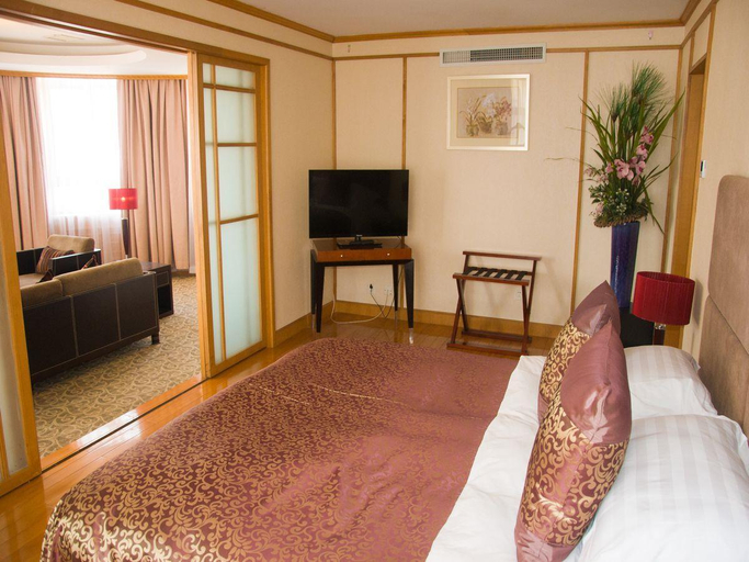 Bedroom 2, Qingdao Royal Garden Hotel, Qingdao