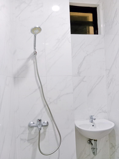 Bathroom 13