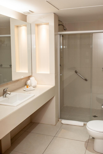 Bathroom 13