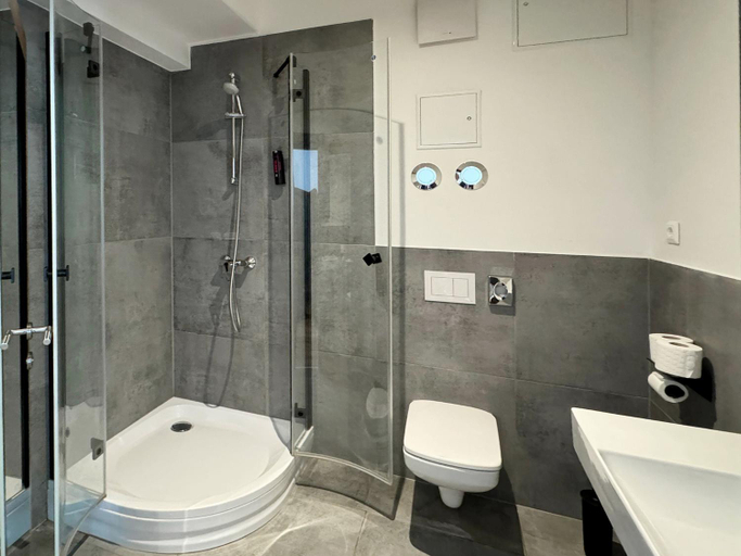 Bathroom 2, Diwotel Ruesselsheim, Groß-Gerau